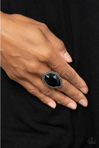 Avant-Grandeur Black Ring