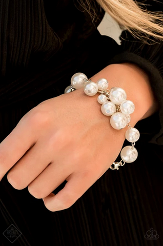Girls in Pearls White Bracelet